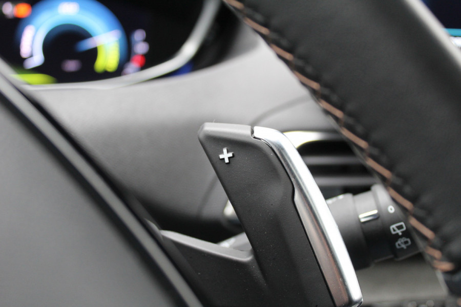 Peugeot 3008 1.6 HYbrid 225 GT | Nachtzicht | Panoramadak | Trekhaak | Navigatie | Camera | BLIS