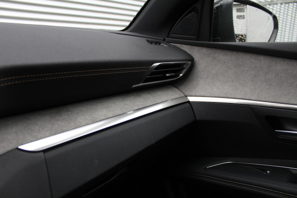 Peugeot 3008 1.6 HYbrid 225 GT | Nachtzicht | Panoramadak | Trekhaak | Navigatie | Camera | BLIS