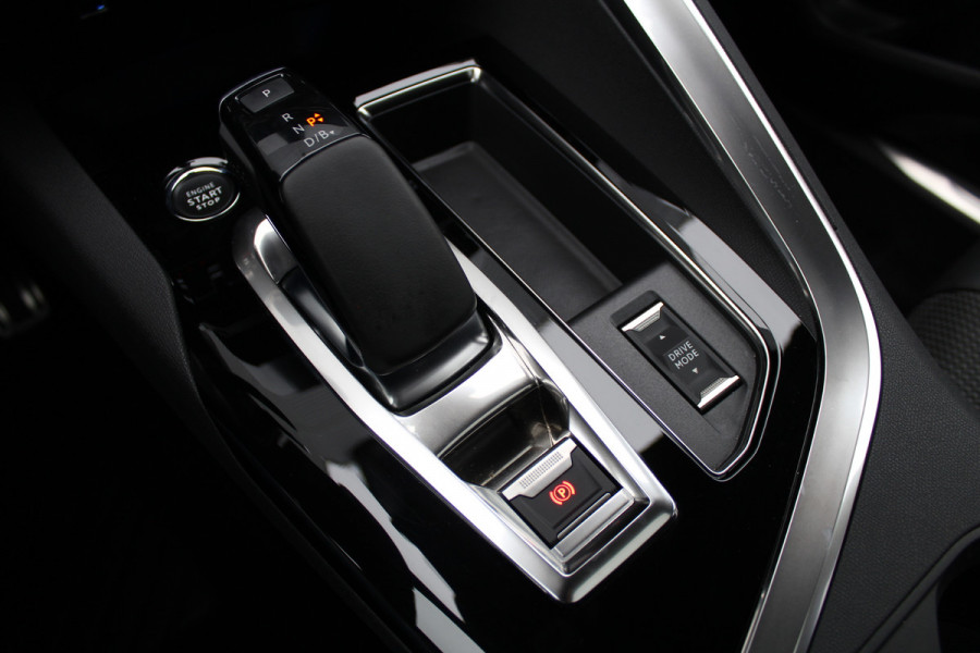 Peugeot 3008 1.6 HYbrid 225 GT | Nachtzicht | Panoramadak | Trekhaak | Navigatie | Camera | BLIS