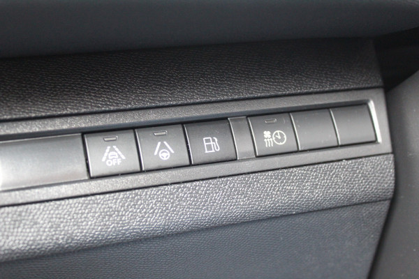 Peugeot 3008 1.6 HYbrid 225 GT | Nachtzicht | Panoramadak | Trekhaak | Navigatie | Camera | BLIS