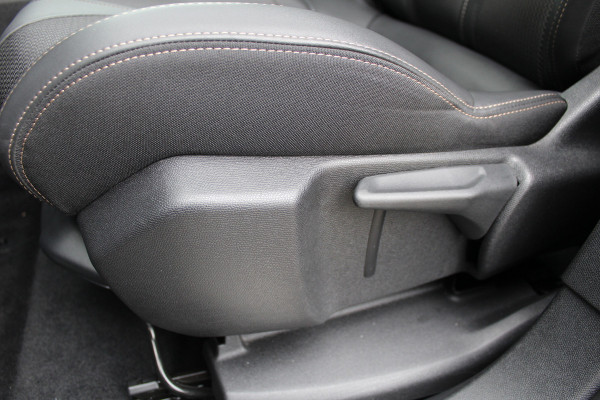 Peugeot 3008 1.6 HYbrid 225 GT | Nachtzicht | Panoramadak | Trekhaak | Navigatie | Camera | BLIS