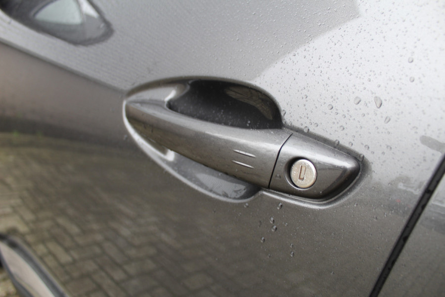 Peugeot 3008 1.6 HYbrid 225 GT | Nachtzicht | Panoramadak | Trekhaak | Navigatie | Camera | BLIS