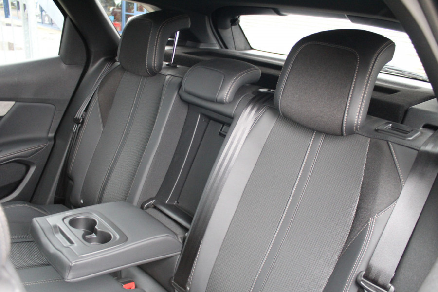 Peugeot 3008 1.6 HYbrid 225 GT | Nachtzicht | Panoramadak | Trekhaak | Navigatie | Camera | BLIS
