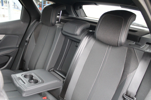 Peugeot 3008 1.6 HYbrid 225 GT | Nachtzicht | Panoramadak | Trekhaak | Navigatie | Camera | BLIS