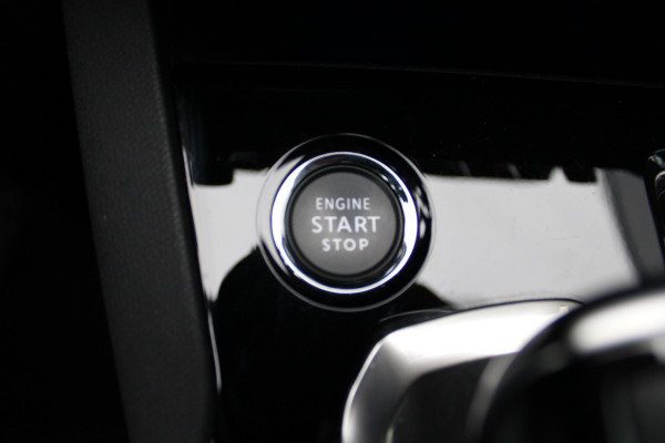 Peugeot 3008 1.6 HYbrid 225 Allure | Navigatie | Camera | Led