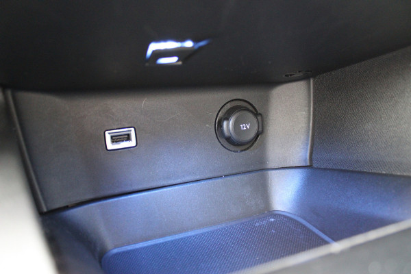 Peugeot 3008 1.6 HYbrid 225 Allure | Navigatie | Camera | Led