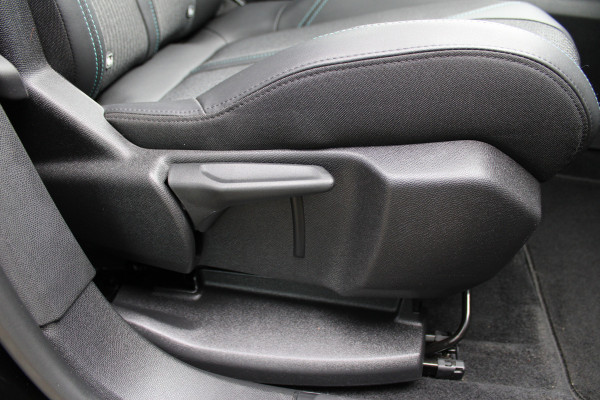 Peugeot 3008 1.6 HYbrid 225 Allure | Navigatie | Camera | Led