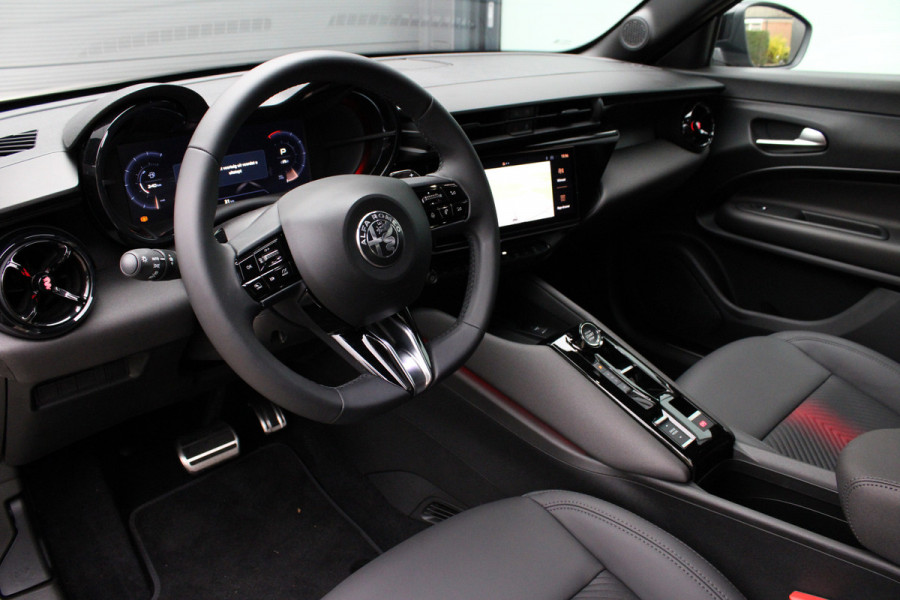 Alfa Romeo junior 1.2 Turbo Hybrid Ibrida Speciale | Direct beschikbaar | Navigatie | Adaptieve Cruise | Led | Camera | Stoelverwarming