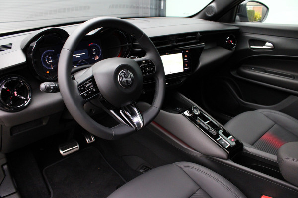 Alfa Romeo junior 1.2 Turbo Hybrid Ibrida Speciale | Direct beschikbaar | Navigatie | Adaptieve Cruise | Led | Camera | Stoelverwarming