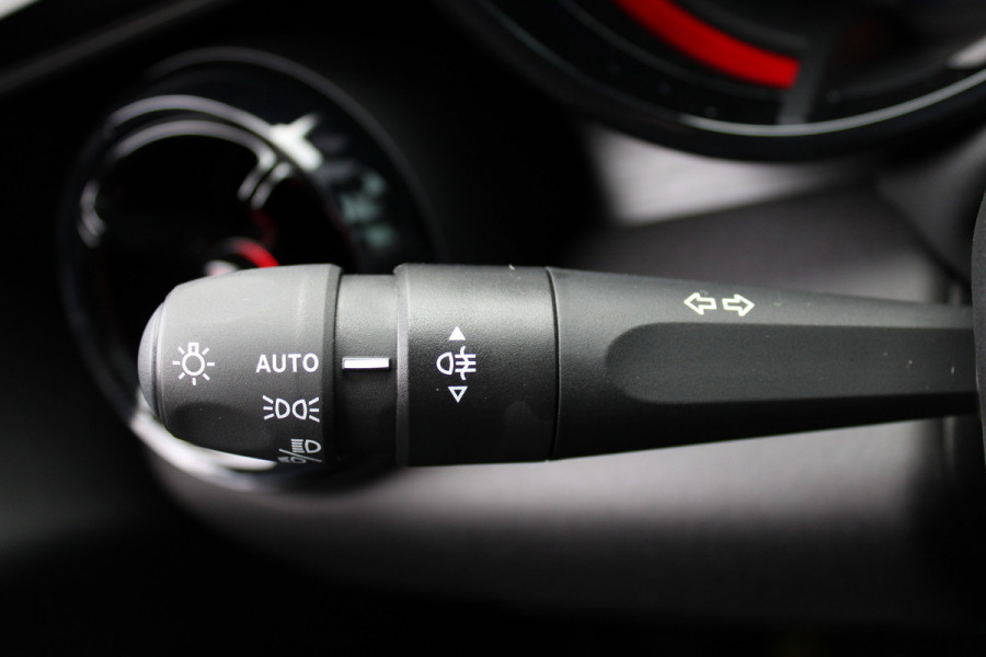 Alfa Romeo junior 1.2 Turbo Hybrid Ibrida Speciale | Direct beschikbaar | Navigatie | Adaptieve Cruise | Led | Camera | Stoelverwarming