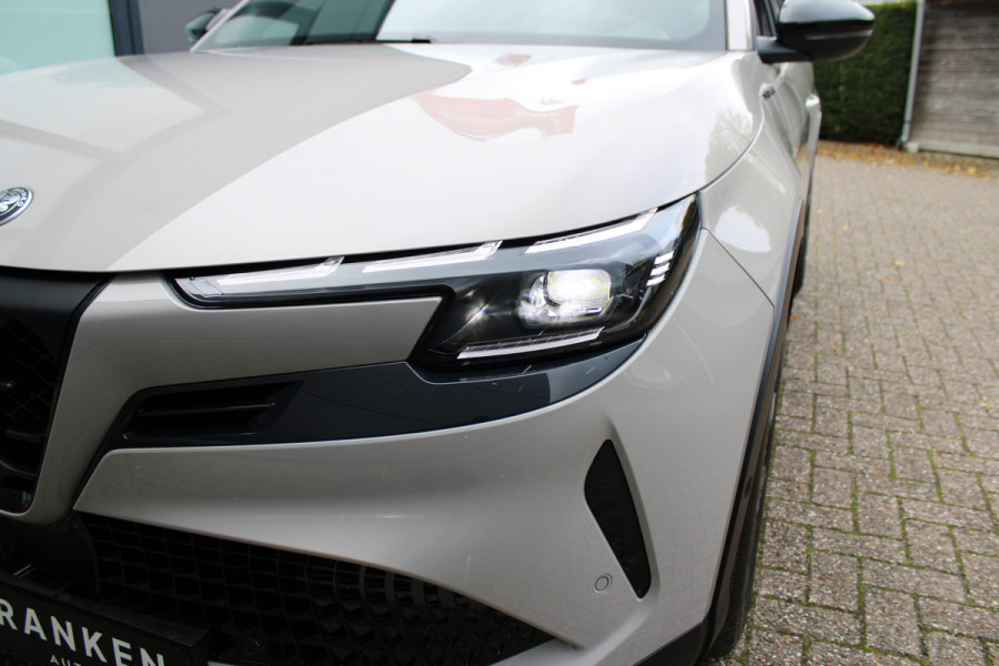 Alfa Romeo junior 1.2 Turbo Hybrid Ibrida Speciale | Direct beschikbaar | Navigatie | Adaptieve Cruise | Led | Camera | Stoelverwarming