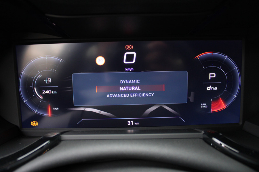 Alfa Romeo junior 1.2 Turbo Hybrid Ibrida Speciale | Direct beschikbaar | Navigatie | Adaptieve Cruise | Led | Camera | Stoelverwarming