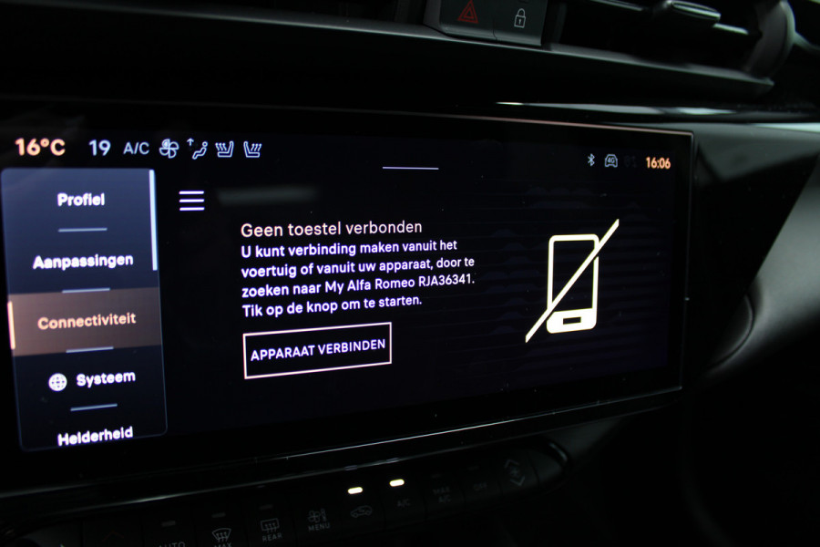 Alfa Romeo junior 1.2 Turbo Hybrid Ibrida Speciale | Direct beschikbaar | Navigatie | Adaptieve Cruise | Led | Camera | Stoelverwarming