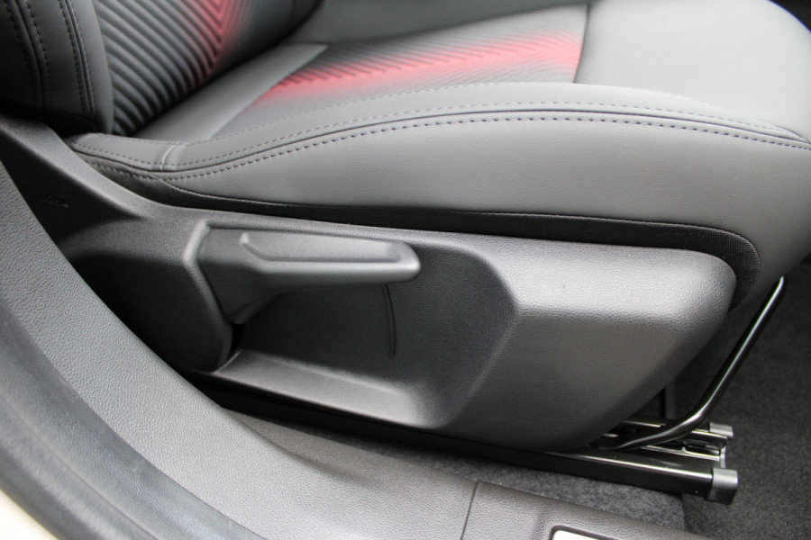 Alfa Romeo junior 1.2 Turbo Hybrid Ibrida Speciale | Direct beschikbaar | Navigatie | Adaptieve Cruise | Led | Camera | Stoelverwarming