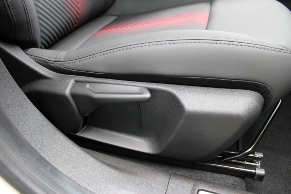 Alfa Romeo junior 1.2 Turbo Hybrid Ibrida Speciale | Direct beschikbaar | Navigatie | Adaptieve Cruise | Led | Camera | Stoelverwarming