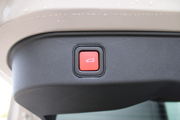 Alfa Romeo junior 1.2 Turbo Hybrid Ibrida Speciale | Direct beschikbaar | Navigatie | Adaptieve Cruise | Led | Camera | Stoelverwarming