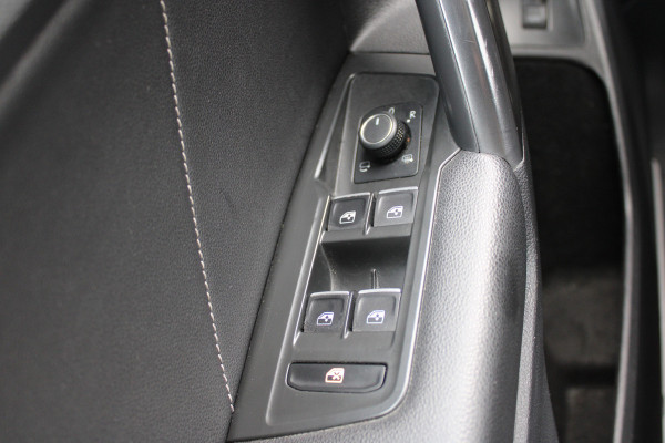Volkswagen Tiguan Allspace 1.5 TSI R-Line 7p. | Panoramadak | Trekhaak | Navigatie | Adaptieve cruise