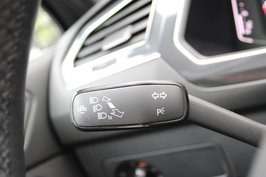 Volkswagen Tiguan Allspace 1.5 TSI R-Line 7p. | Panoramadak | Trekhaak | Navigatie | Adaptieve cruise
