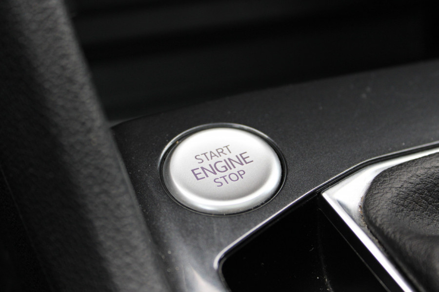 Volkswagen Tiguan Allspace 1.5 TSI R-Line 7p. | Panoramadak | Trekhaak | Navigatie | Adaptieve cruise