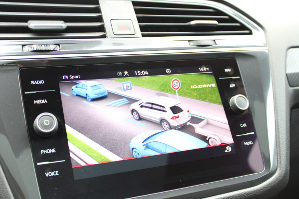 Volkswagen Tiguan Allspace 1.5 TSI R-Line 7p. | Panoramadak | Trekhaak | Navigatie | Adaptieve cruise