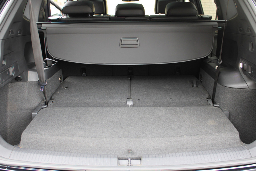 Volkswagen Tiguan Allspace 1.5 TSI R-Line 7p. | Panoramadak | Trekhaak | Navigatie | Adaptieve cruise