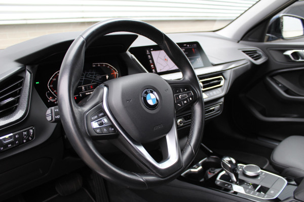 BMW 1-serie 118i Executive Edition | Cruise Control | Origin NL | Parkeersensoren | Navigatie