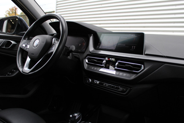 BMW 1-serie 118i Executive Edition | Cruise Control | Origin NL | Parkeersensoren | Navigatie