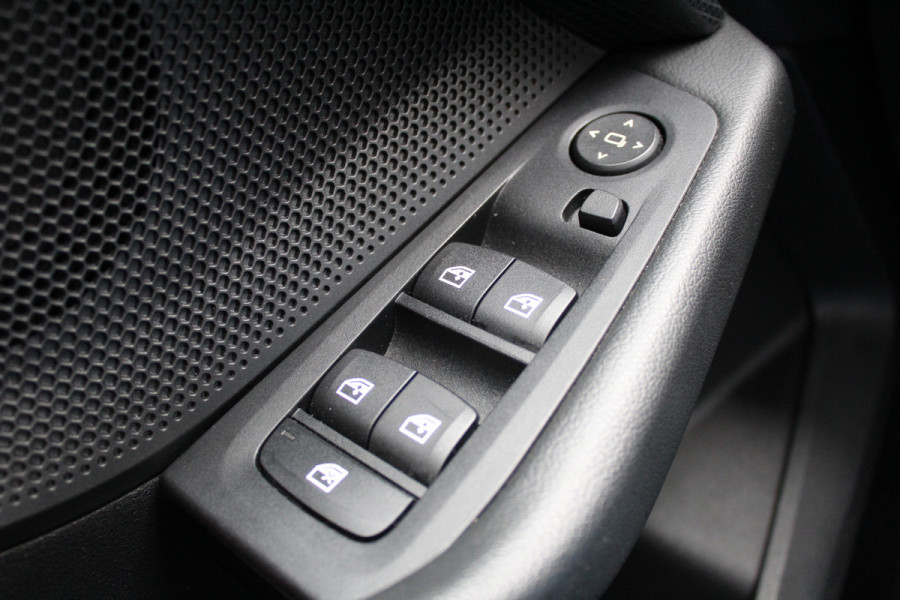 BMW 1-serie 118i Executive Edition | Cruise Control | Origin NL | Parkeersensoren | Navigatie