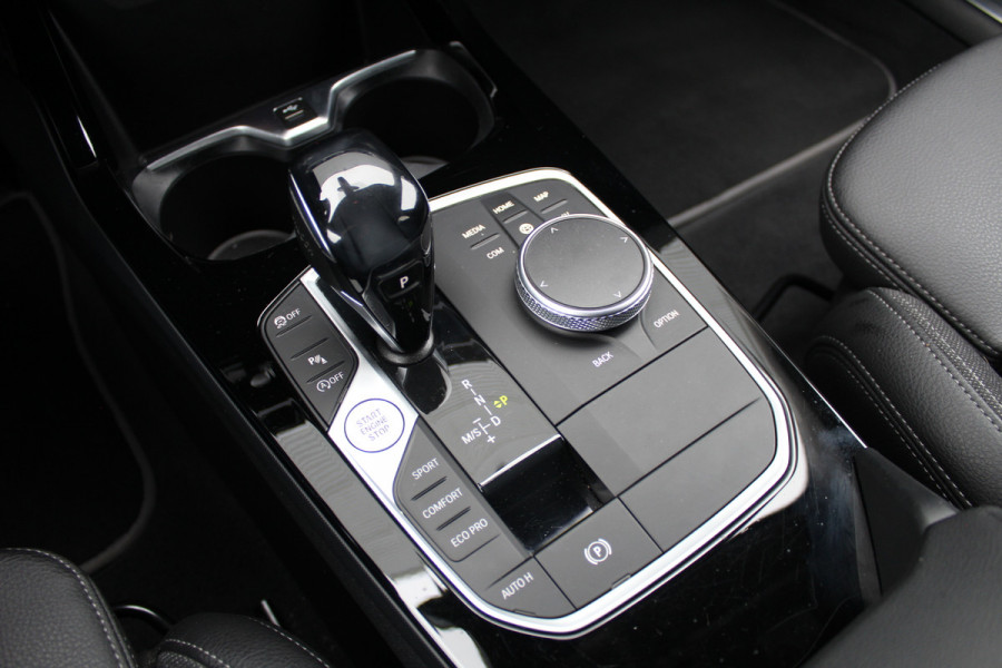BMW 1-serie 118i Executive Edition | Cruise Control | Origin NL | Parkeersensoren | Navigatie