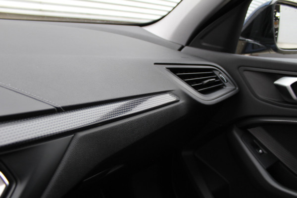 BMW 1-serie 118i Executive Edition | Cruise Control | Origin NL | Parkeersensoren | Navigatie