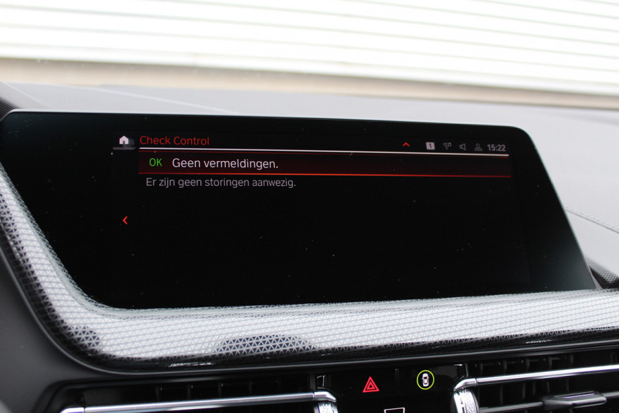 BMW 1-serie 118i Executive Edition | Cruise Control | Origin NL | Parkeersensoren | Navigatie