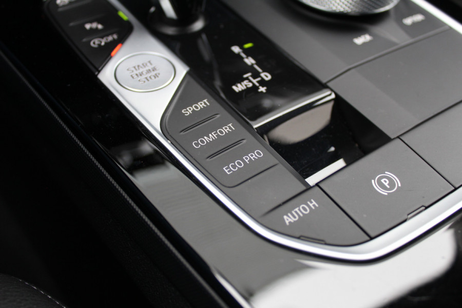 BMW 1-serie 118i Executive Edition | Cruise Control | Origin NL | Parkeersensoren | Navigatie