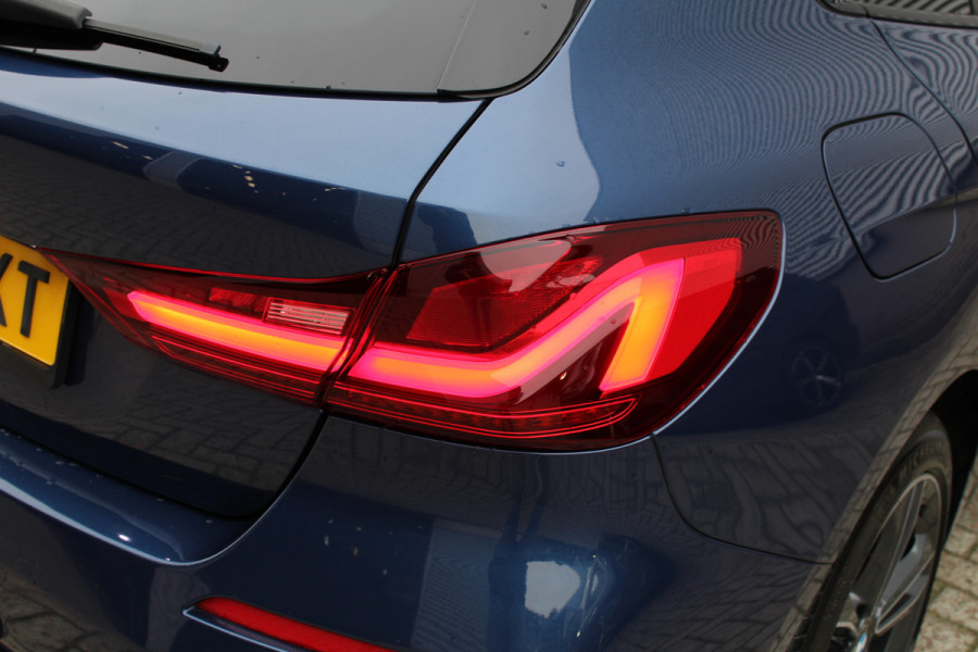 BMW 1-serie 118i Executive Edition | Cruise Control | Origin NL | Parkeersensoren | Navigatie