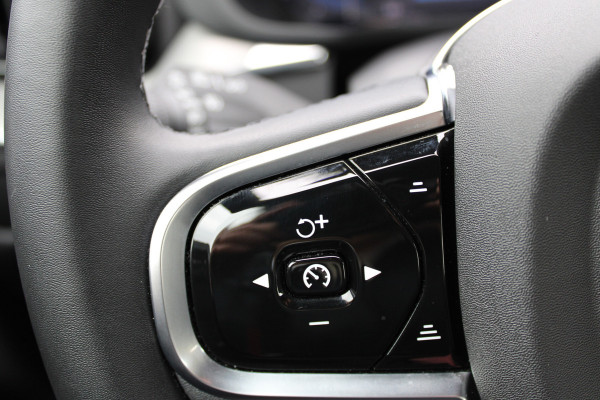 Volvo XC60 2.0 T6 Plug-in hybrid AWD Plus Black Edition | Trekhaak | 360 Camera | H&K | BLIS |