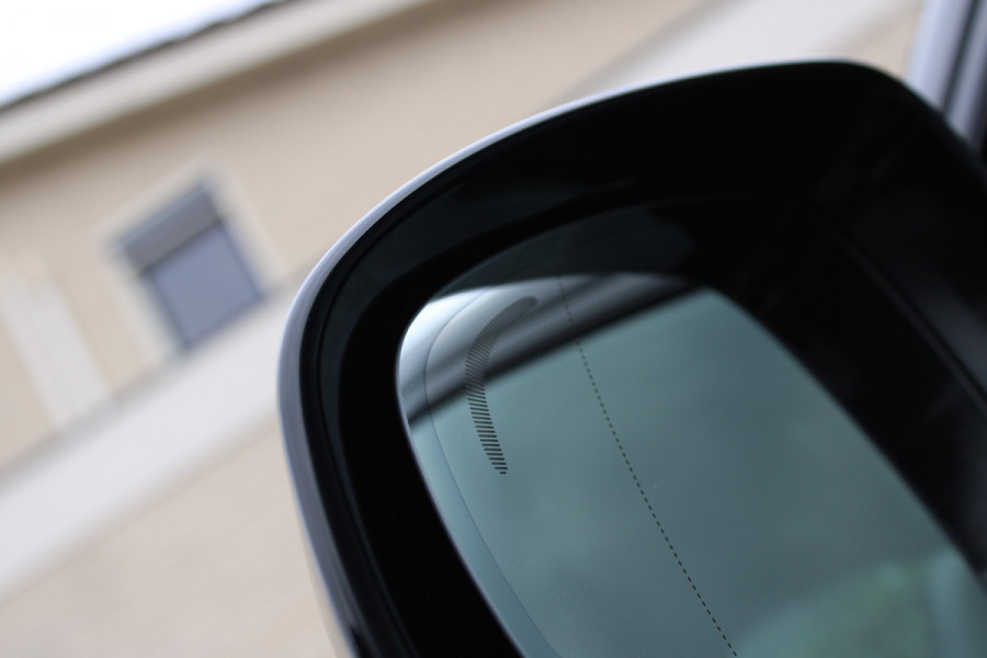 Volvo XC60 2.0 T6 Plug-in hybrid AWD Plus Black Edition | Trekhaak | 360 Camera | H&K | BLIS |