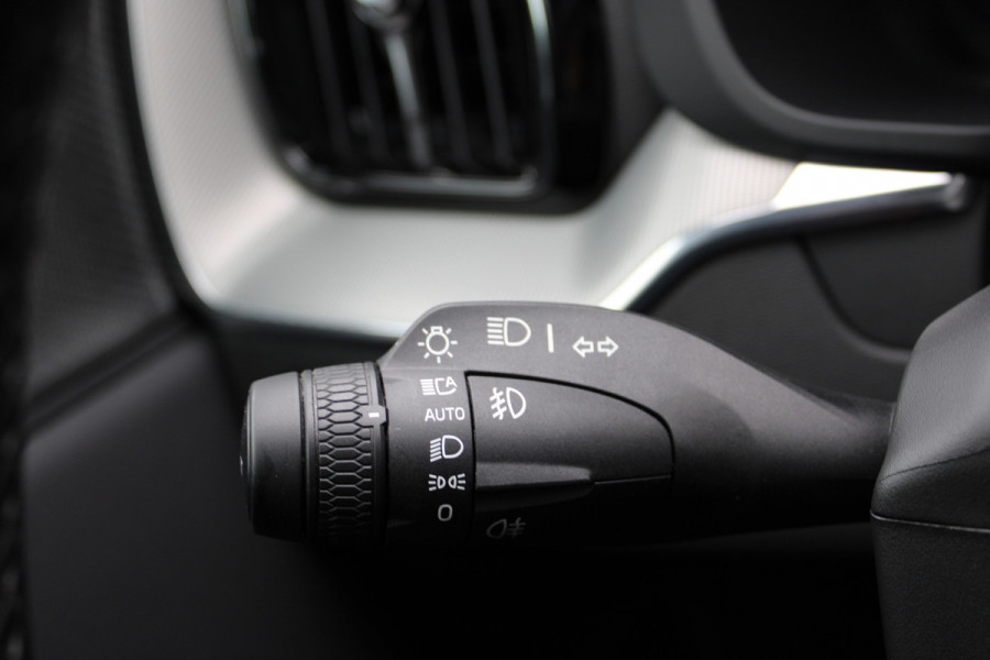 Volvo XC60 2.0 T6 Plug-in hybrid AWD Plus Black Edition | Trekhaak | 360 Camera | H&K | BLIS |