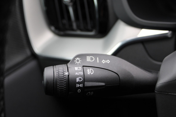 Volvo XC60 2.0 T6 Plug-in hybrid AWD Plus Black Edition | Trekhaak | 360 Camera | H&K | BLIS |