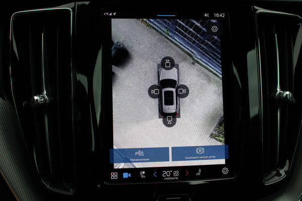 Volvo XC60 2.0 T6 Plug-in hybrid AWD Plus Black Edition | Trekhaak | 360 Camera | H&K | BLIS |