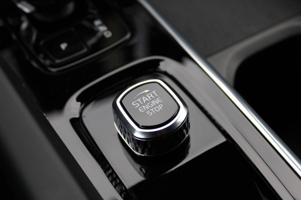 Volvo XC60 2.0 T6 Plug-in hybrid AWD Plus Black Edition | Trekhaak | 360 Camera | H&K | BLIS |