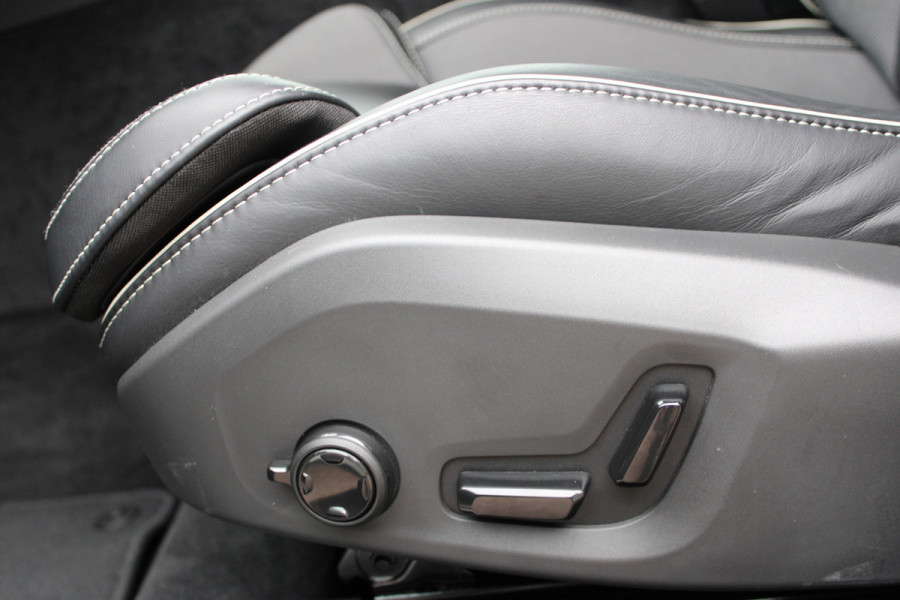 Volvo XC60 2.0 T6 Plug-in hybrid AWD Plus Black Edition | Trekhaak | 360 Camera | H&K | BLIS |