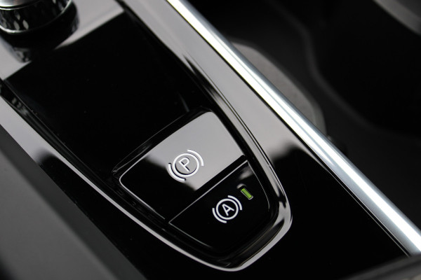 Volvo XC60 2.0 T6 Plug-in hybrid AWD Plus Black Edition | Trekhaak | 360 Camera | H&K | BLIS |