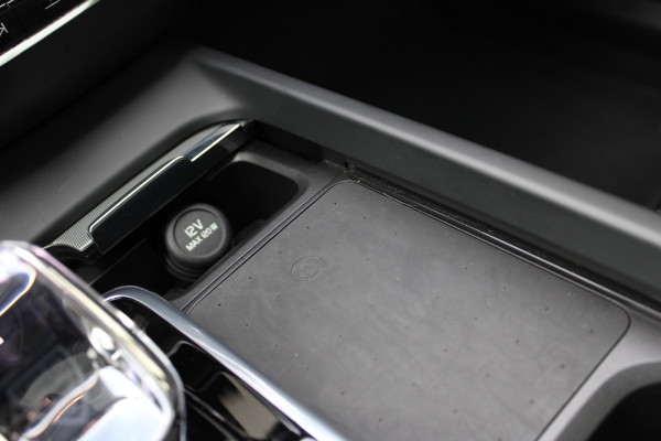 Volvo XC60 2.0 T6 Plug-in hybrid AWD Plus Black Edition | Trekhaak | 360 Camera | H&K | BLIS |