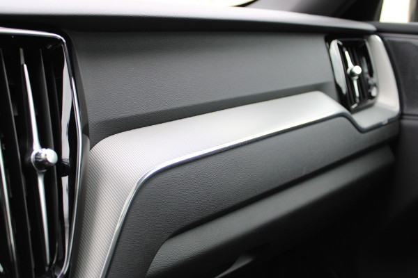 Volvo XC60 2.0 T6 Plug-in hybrid AWD Plus Black Edition | Trekhaak | 360 Camera | H&K | BLIS |