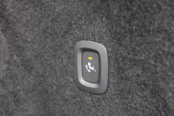 Volvo XC60 2.0 T6 Plug-in hybrid AWD Plus Black Edition | Trekhaak | 360 Camera | H&K | BLIS |