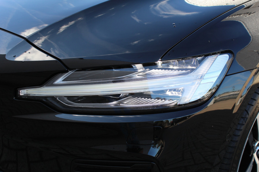 Volvo V60 2.0 T6 Plug-in hybrid AWD Plus Dark | Panoramadak | Trekhaak | BLIS | H/K | 360 Camera