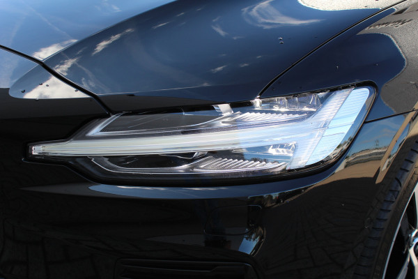 Volvo V60 2.0 T6 Plug-in hybrid AWD Plus Dark | Panoramadak | Trekhaak | BLIS | H/K | 360 Camera