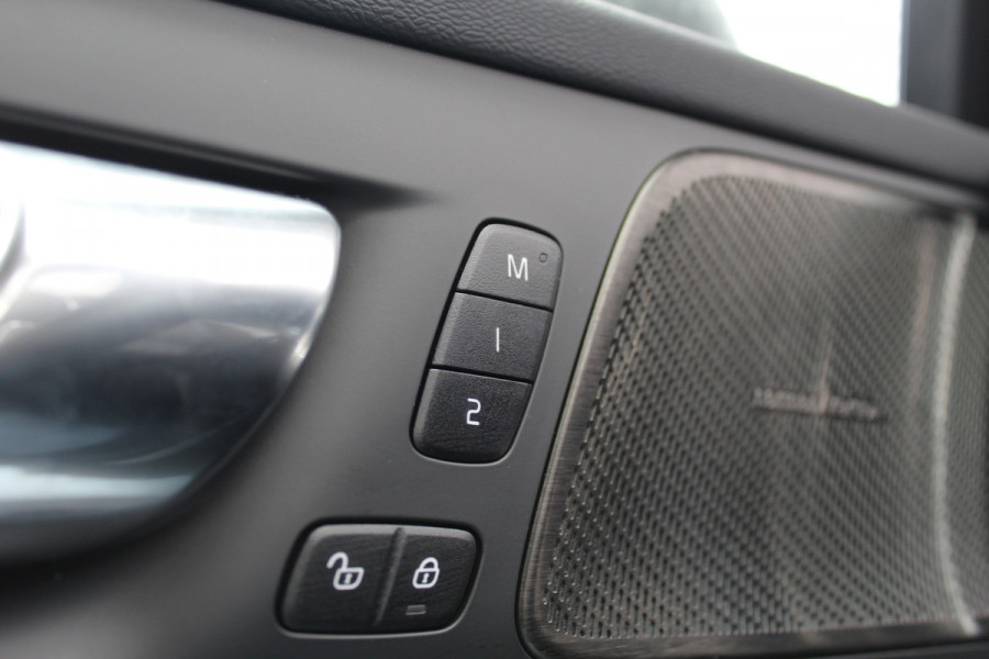 Volvo V60 2.0 T6 Plug-in hybrid AWD Plus Dark | Panoramadak | Trekhaak | BLIS | H/K | 360 Camera