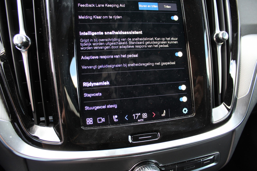 Volvo V60 2.0 T6 Plug-in hybrid AWD Plus Dark | Panoramadak | Trekhaak | BLIS | H/K | 360 Camera