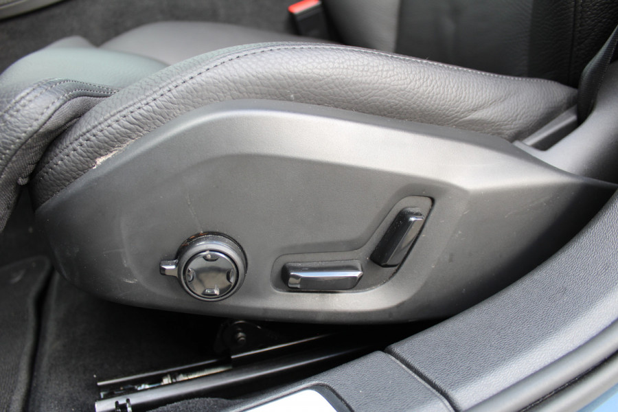 Volvo V60 2.0 T6 Plug-in hybrid AWD Plus Dark | Panoramadak | Trekhaak | BLIS | H/K | 360 Camera