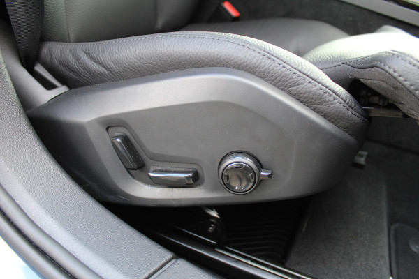 Volvo V60 2.0 T6 Plug-in hybrid AWD Plus Dark | Panoramadak | Trekhaak | BLIS | H/K | 360 Camera